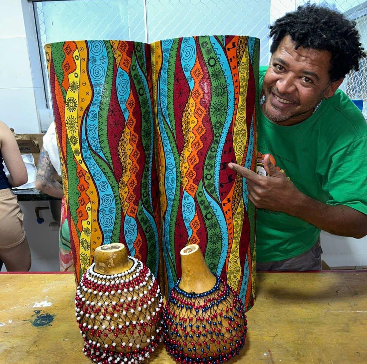 Oficinas culturais com instrumentos tradicionais